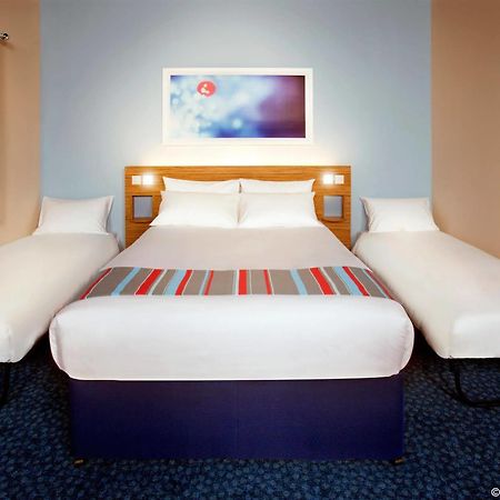 Ramada Encore ยอร์ค ภายนอก รูปภาพ